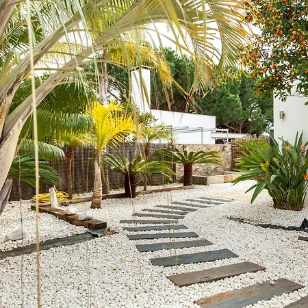 Con Piscina Privada En *