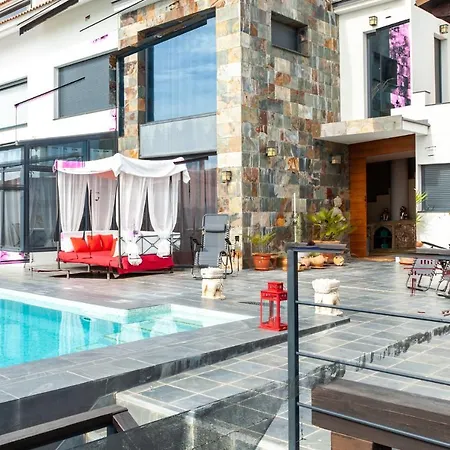 Holiday home Con Piscina Privada En *