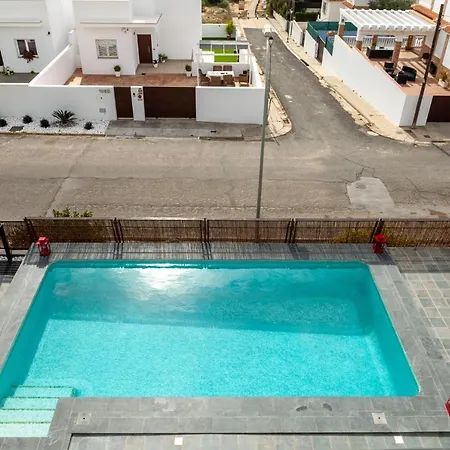 Con Piscina Privada En Ferienhaus *